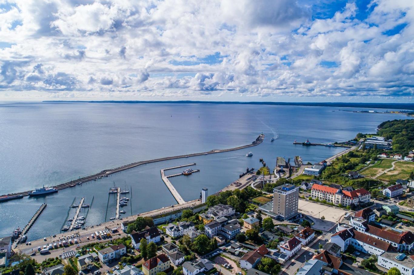 Offshore-Hotel Sassnitz-Mukran Exteriör bild